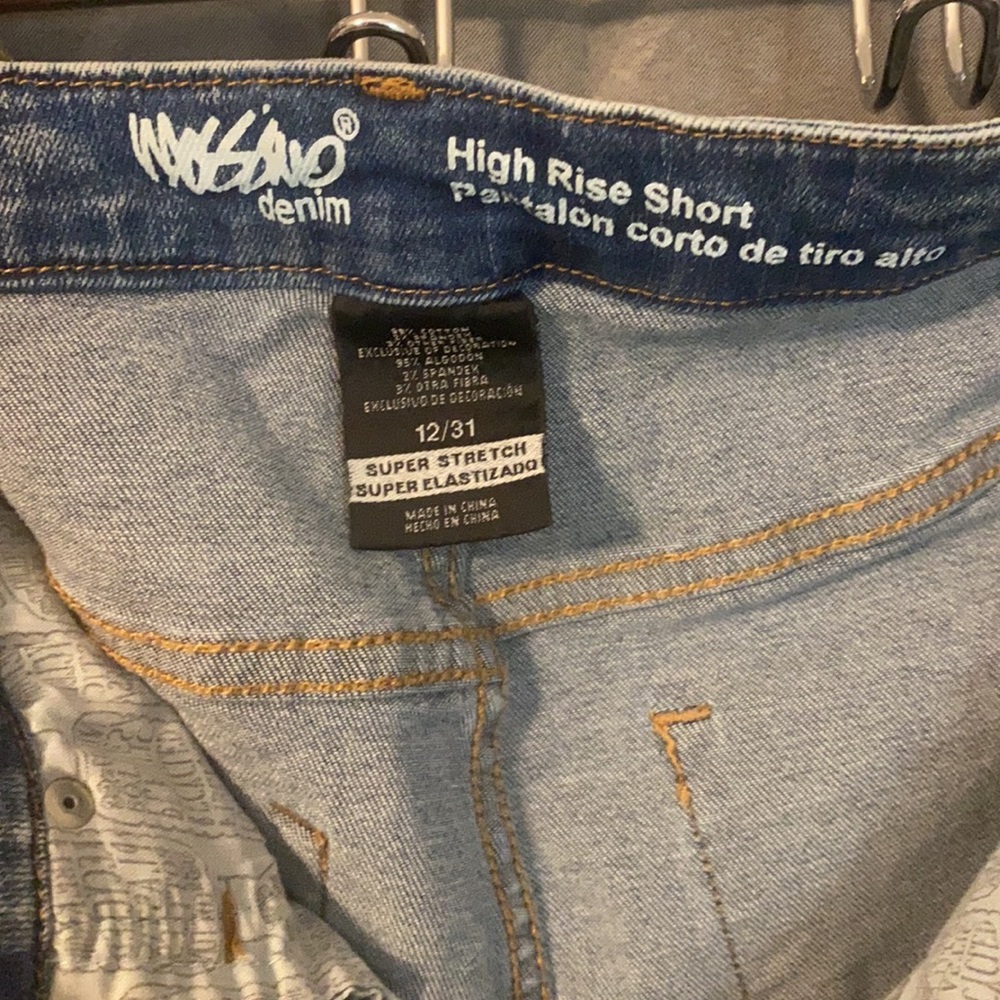 DISTRESSED SHORTS W/ FLORAL SIDES | SIZE 12 - Picture 2 of 5